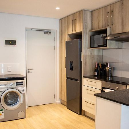 Chic, Central, Family & Group Stay - Stylish 2 Ensuite Bedroom Apartment With Spacious Balcony Kaapstad Buitenkant foto