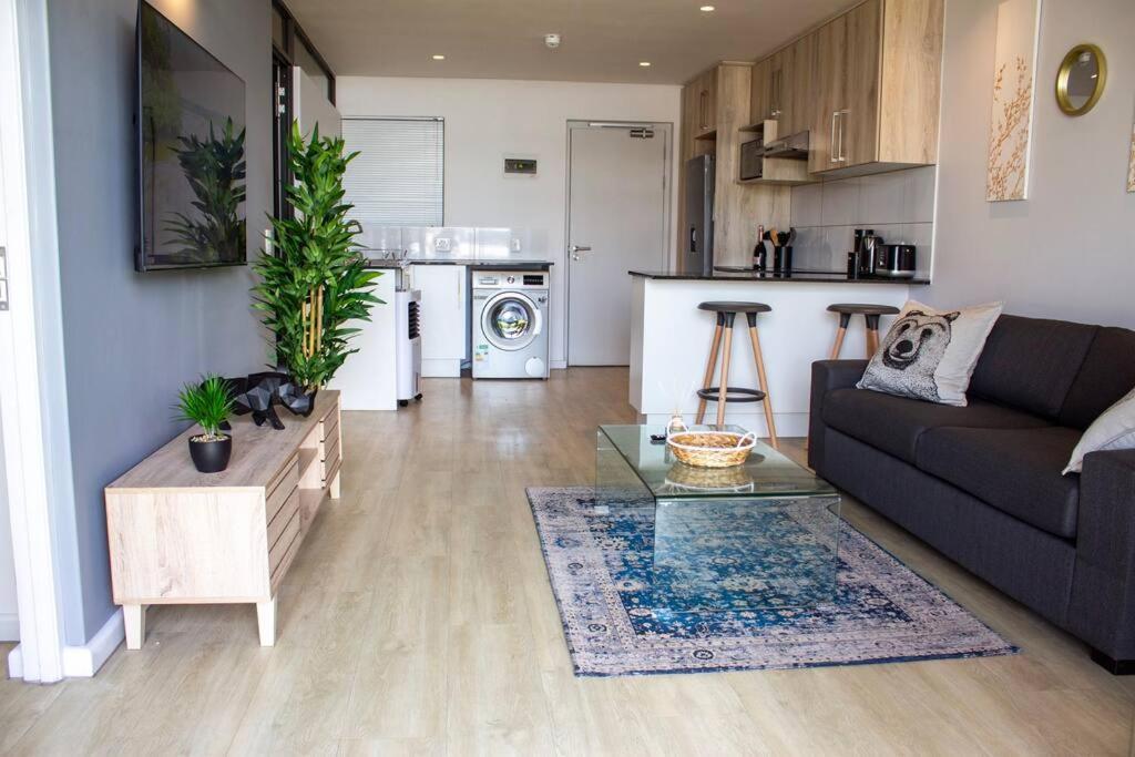 Chic, Central, Family & Group Stay - Stylish 2 Ensuite Bedroom Apartment With Spacious Balcony Kaapstad Buitenkant foto