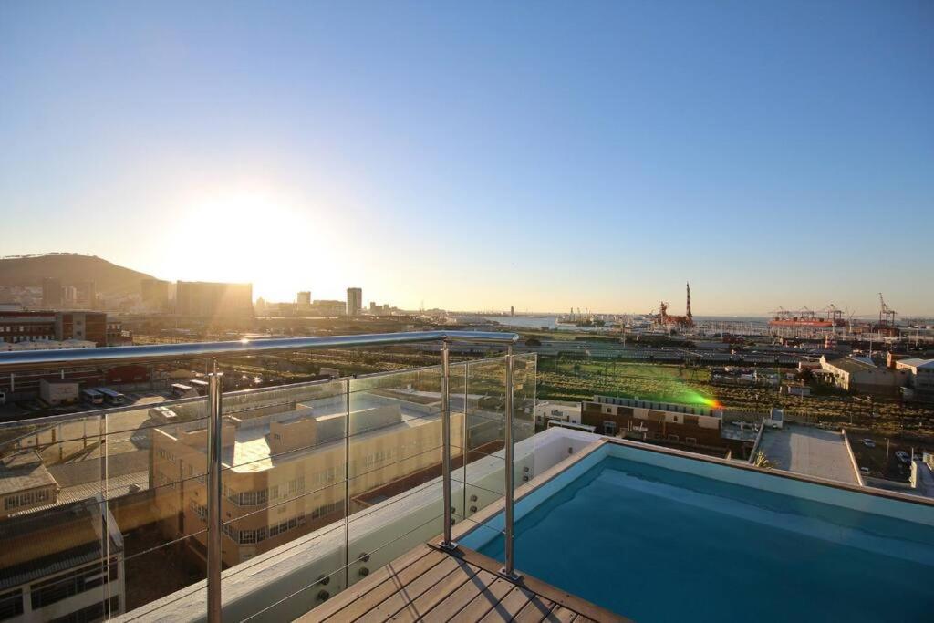 Chic, Central, Family & Group Stay - Stylish 2 Ensuite Bedroom Apartment With Spacious Balcony Kaapstad Buitenkant foto