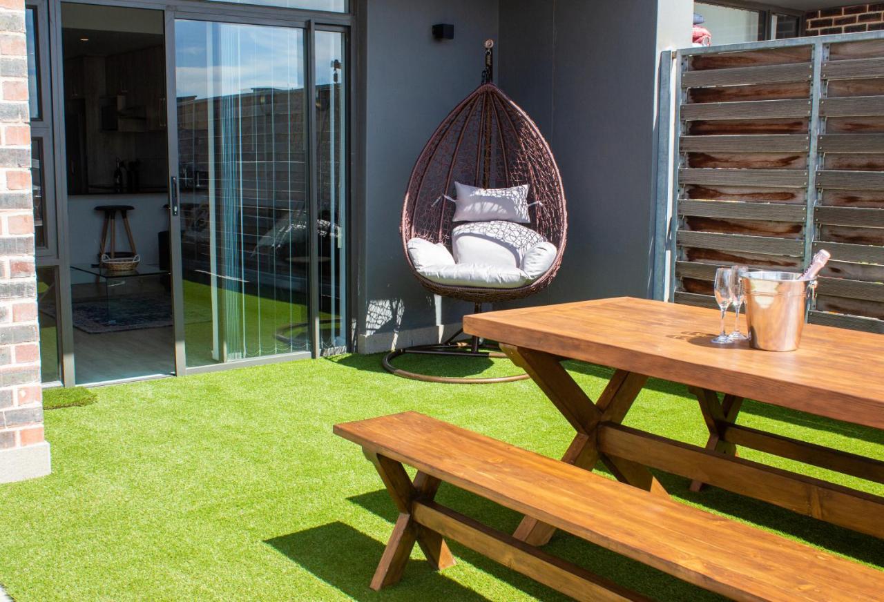 Chic, Central, Family & Group Stay - Stylish 2 Ensuite Bedroom Apartment With Spacious Balcony Kaapstad Buitenkant foto