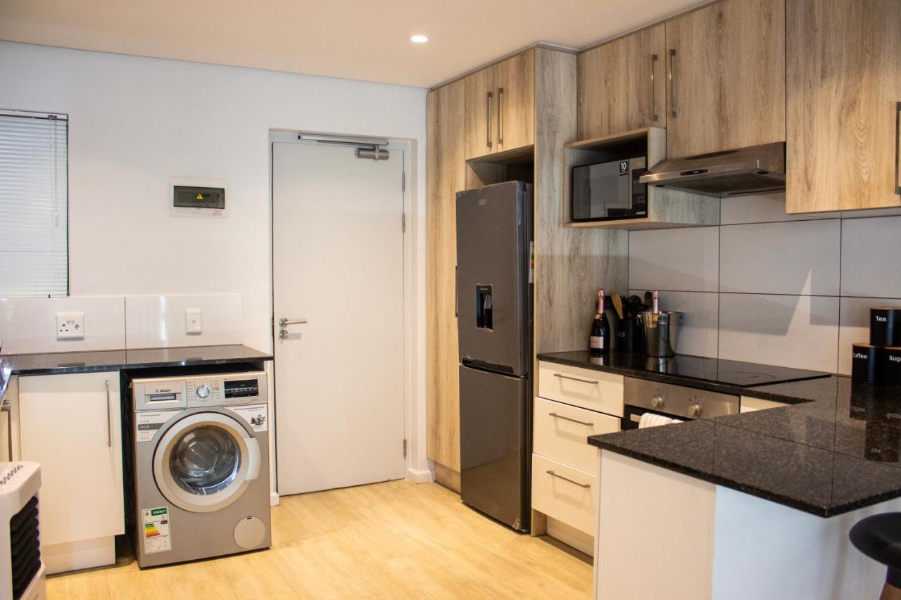Chic, Central, Family & Group Stay - Stylish 2 Ensuite Bedroom Apartment With Spacious Balcony Kaapstad Buitenkant foto