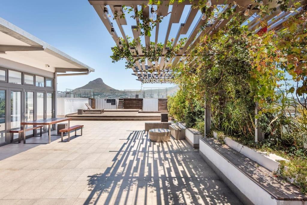Chic, Central, Family & Group Stay - Stylish 2 Ensuite Bedroom Apartment With Spacious Balcony Kaapstad Buitenkant foto