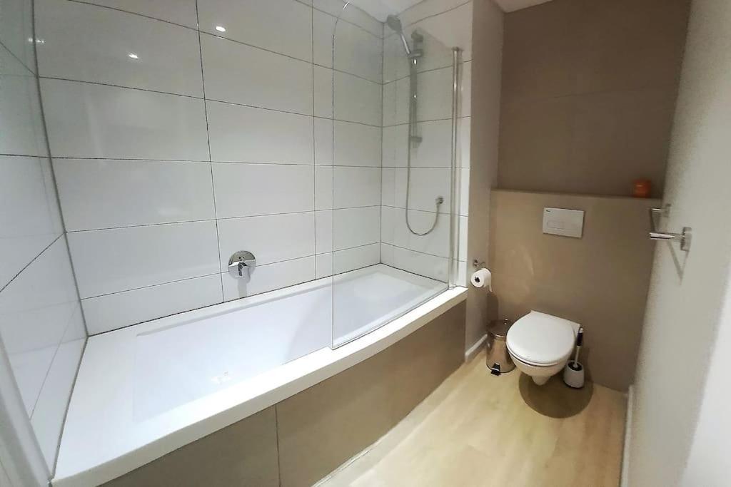 Chic, Central, Family & Group Stay - Stylish 2 Ensuite Bedroom Apartment With Spacious Balcony Kaapstad Buitenkant foto