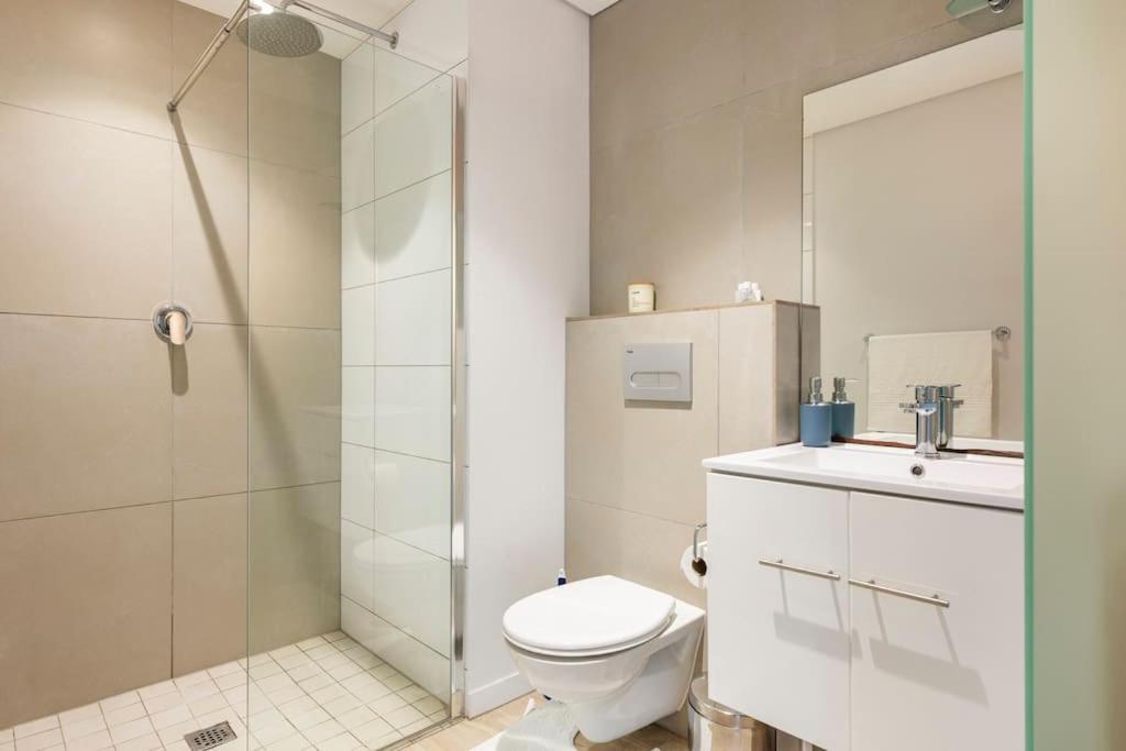 Chic, Central, Family & Group Stay - Stylish 2 Ensuite Bedroom Apartment With Spacious Balcony Kaapstad Buitenkant foto