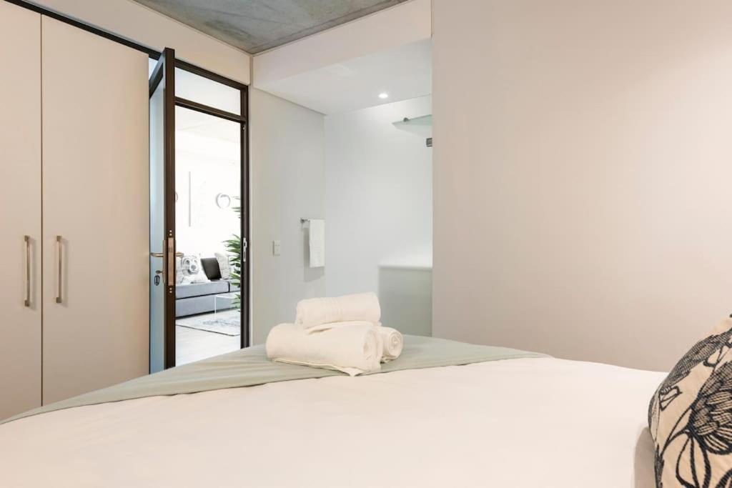 Chic, Central, Family & Group Stay - Stylish 2 Ensuite Bedroom Apartment With Spacious Balcony Kaapstad Buitenkant foto